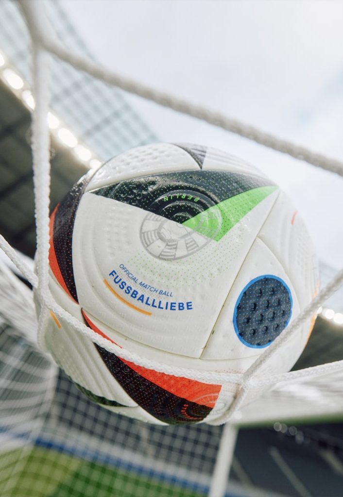 adidas FUSSBALLLIEBE - официальный мяч Чемпионата Европы по футболу 2024