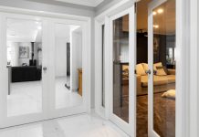 Межкомнатные двери со стеклом: виды и особенности Межкомнатные двери со стеклом