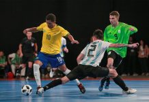 Как бразильцы перевернули игру в мини-футбол Как бразильцы перевернули игру в мини-футбол