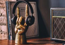 «Качайся и крутись»: 7 идеальных ситуаций и гаджетов для прослушивания рок-н-ролла Гаджеты для прослушивания рок-н-ролла