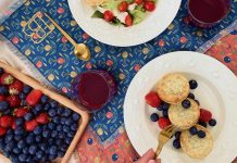 justfood х PERINNE: плейсматы с инициалами для сезона пикников justfood х PERINNE