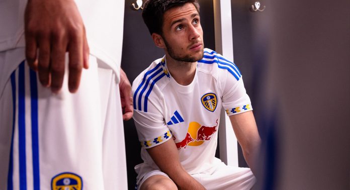 Форма Лидс Юнайтед 2025 2026 от adidas