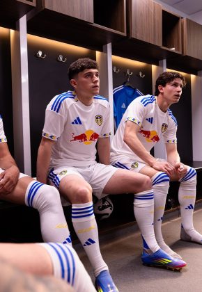 Форма Лидс Юнайтед 2025 2026 от adidas