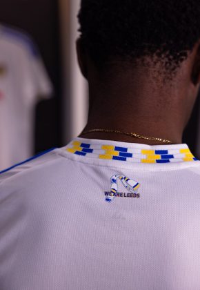 Форма Лидс Юнайтед 2025 2026 от adidas