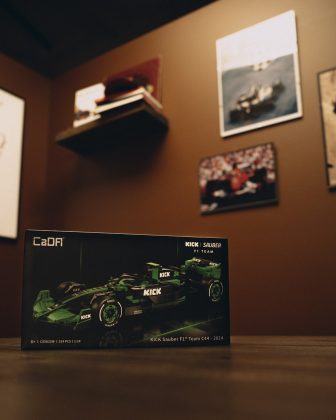 Конструктор CaDa гоночный болид F1 KICK Sauber C44