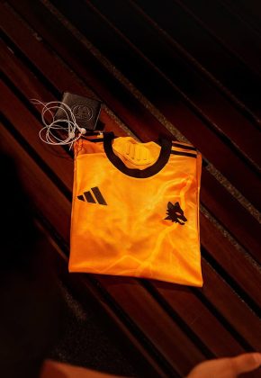 Третья форма Ромы 25 26 от adidas