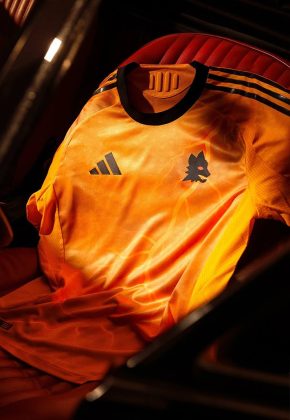 Третья форма Ромы 25 26 от adidas