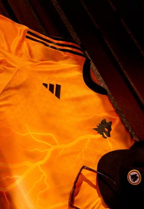 Третья форма Ромы 25 26 от adidas