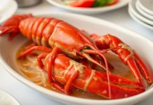 Вкус, который запоминается: чем удивляет Таверна раков RAKIDAR Вареный рак на блюде