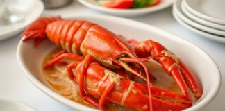 Вкус, который запоминается: чем удивляет Таверна раков RAKIDAR Вареный рак на блюде