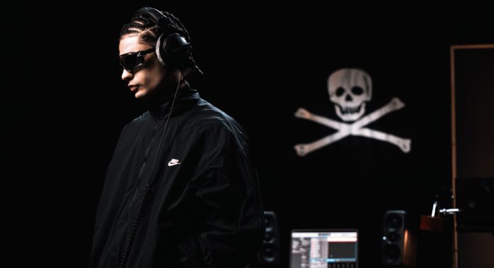 A-THIS-52-AMAZING-RED-Nike-AIR-MAX-1 Рэпер A-THIS 52