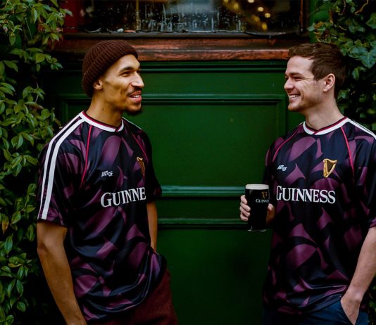 ART OF x Guinness представили новую коллаборацию — возвращение с культурным акцентом Футболка ART OF x Guinness