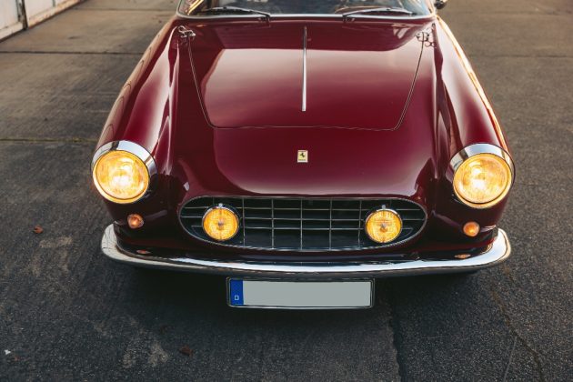 Авто 1957 Ferrari 250 GT Coup&eacute; by Boano