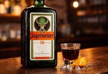 Jägermeister: как охотничий ликёр стал иконой барной культуры Бутылка Jägermeister