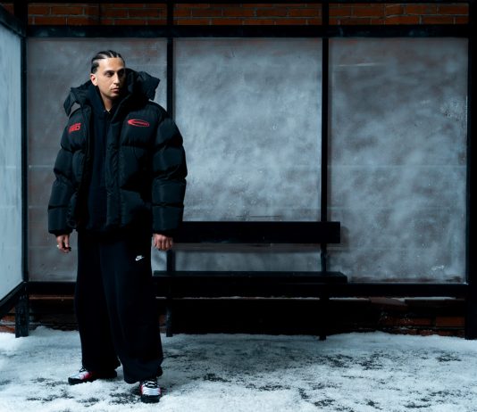 YANIX стал лицом коллаборации AMAZING RED x RARE MOD Рэпер YANIX