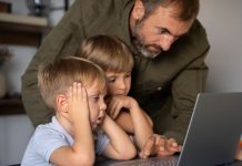 Когда отец выбирает онлайн-образование для своего ребенка Онлайн-образование для своего ребенка