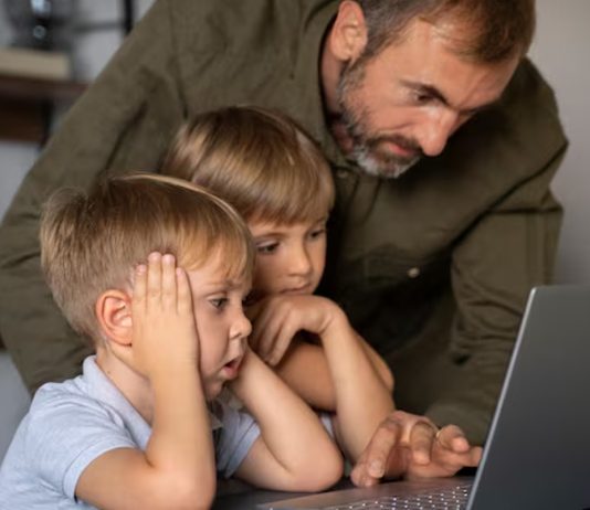 Когда отец выбирает онлайн-образование для своего ребенка Онлайн-образование для своего ребенка