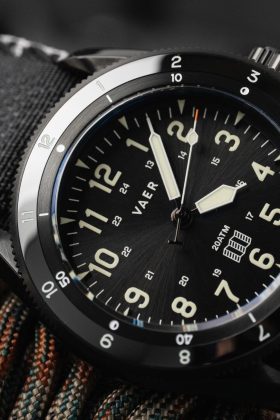 Часы Worn & Wound x VAER x Topo Designs Solar Hiker