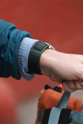 Часы Worn & Wound x VAER x Topo Designs Solar Hiker