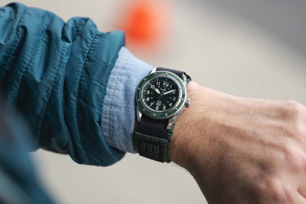 Часы Worn & Wound x VAER x Topo Designs Solar Hiker