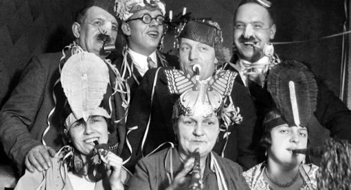 Черно-белые новогодние фотографии 20 века