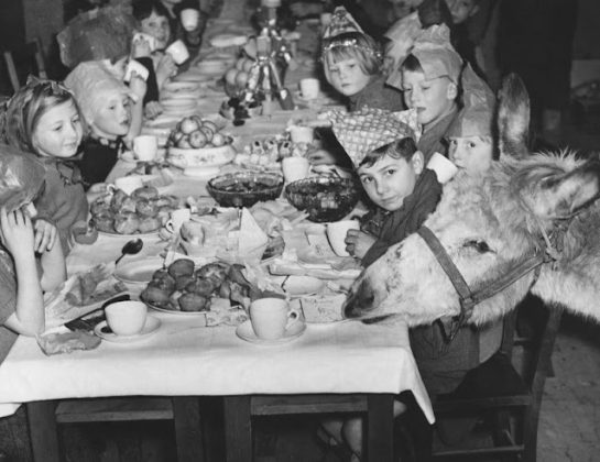Черно-белые новогодние фотографии 20 века