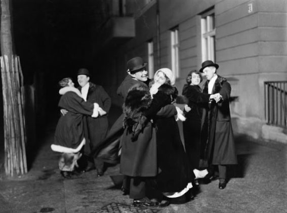 Черно-белые новогодние фотографии 20 века