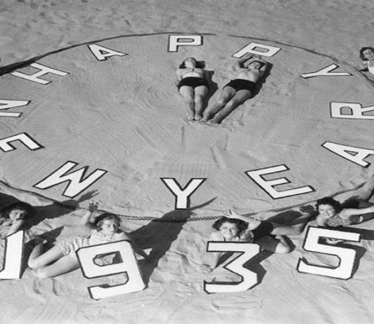 Новый год на пляже 1930-х годов: винтажные фото женщин, встречающих Новый год в купальниках Новый год на пляже