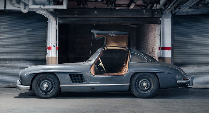 Авто Mercedes-Benz 300 SL Gullwing 1956 года