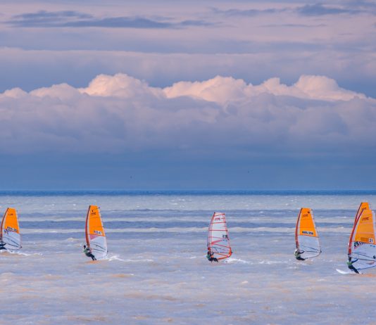 Россия, которая умеет ловить волну: путешествие в сердце отечественного виндсерфинга Российский виндсерфинг
