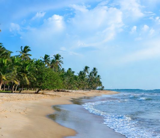 Куда лететь за теплым морем: 3 направления, которые порадуют в апреле Куда лететь за теплым морем в апреле