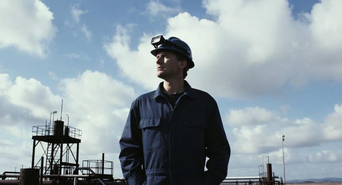 Специалист по добыче нефти и газа