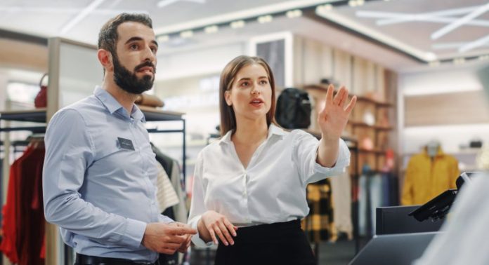 Кто такой администратор магазина одежды