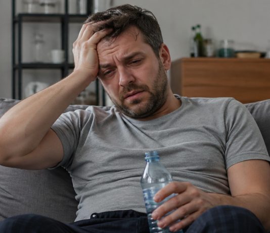 Снятие похмельного синдрома у мужчин: как помочь организму без вреда для сердца и печени Снятие похмельного синдрома у мужчин