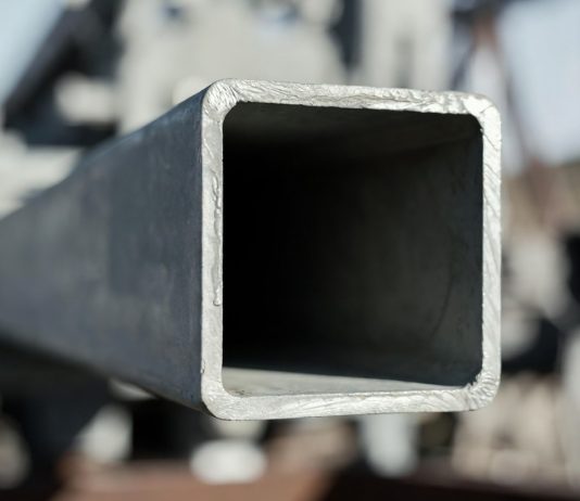 Труба профильная квадратная: свойства, применение и преимущества в строительстве и металлоконструкциях Труба профильная квадратная