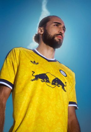 Форма Лидс Юнайтед на сезон 2026 2027 от adidas