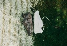 BEAMS и HOKA Bondi 7: текстура японского сада в двух цветах Кроссовки BEAMS и HOKA Bondi 7