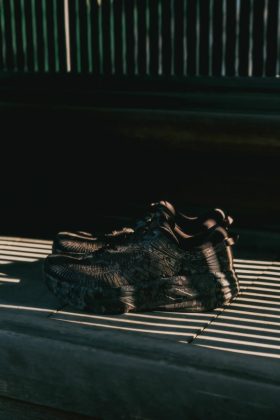 Кроссовки BEAMS и HOKA Bondi 7