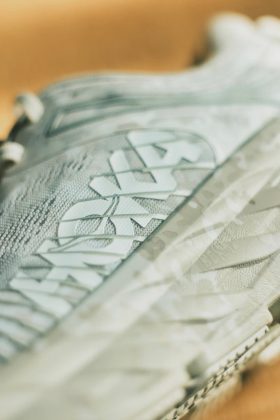 Кроссовки BEAMS и HOKA Bondi 7