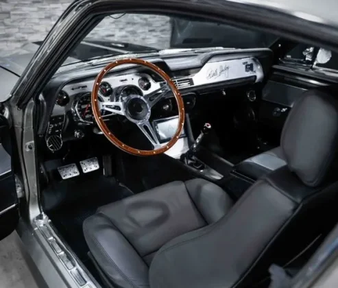 Автомобиль 1967 Ford Mustang Fastback Eleanor Tribute Edition