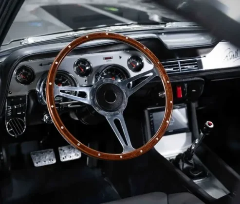 Автомобиль 1967 Ford Mustang Fastback Eleanor Tribute Edition