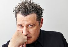 Айзек Мизрахи: от «Расстёгнутого» до кабаре — как «Оскар Уайльд Седьмой авеню» переизобретает себя Айзек Мизрахи
