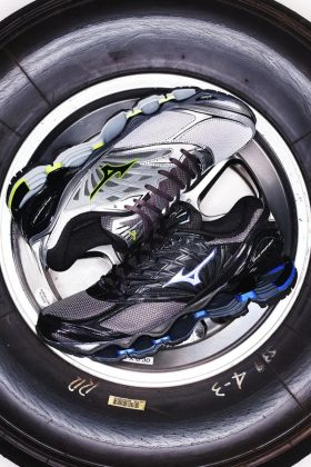 Кроссовки Mizuno Wave Prophecy LS