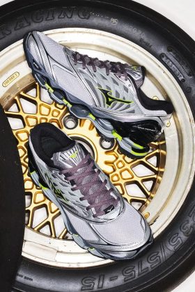 Кроссовки Mizuno Wave Prophecy LS