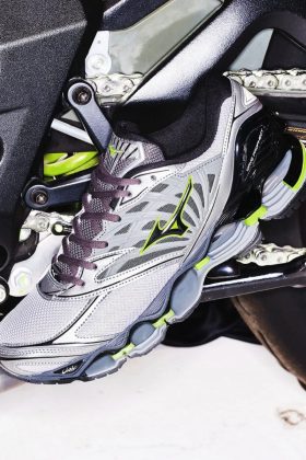 Кроссовки Mizuno Wave Prophecy LS