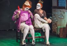 Основательницы театра «ДаМы» о ролях, суевериях и мечте о большом кино Виктория Мустафина и Ольга Аничкова из театра «ДаМы»