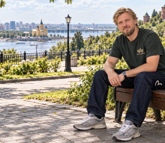Футболка в движении: ворот, плечо и длина Футболка в движении: ворот, плечо и длина